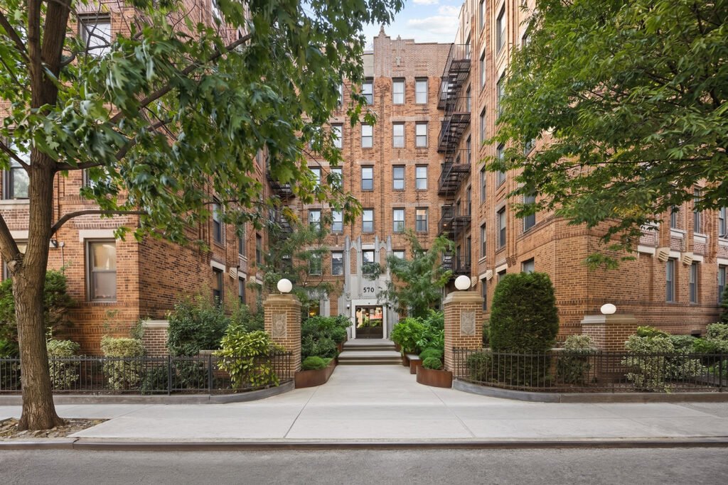 Ditmas Park co-op for sale, pre-war co-op Brooklyn, Art Deco co-op, one-bedroom with home office, in-unit washer, pet-friendly co-op, doorman building, Newkirk Plaza B/Q